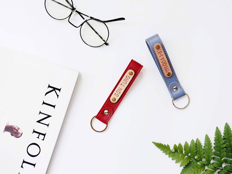 Móc khóa dây gắn tên độc đáo
